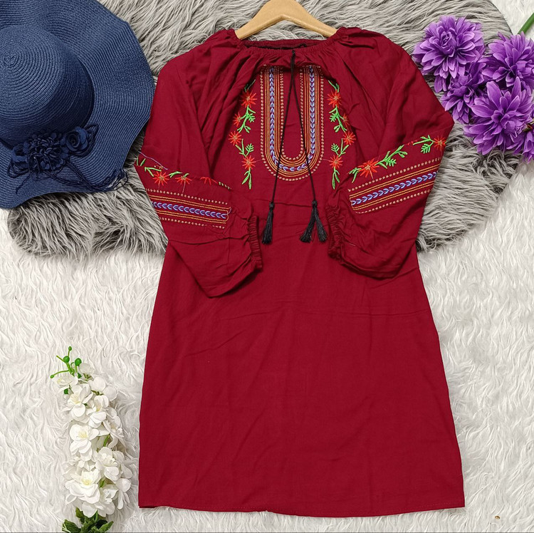 شومیز گلدوزی بسیار شیک تنخور عالی