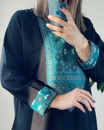 مانتو بلند مدل کتیبه جنس ابروبادی