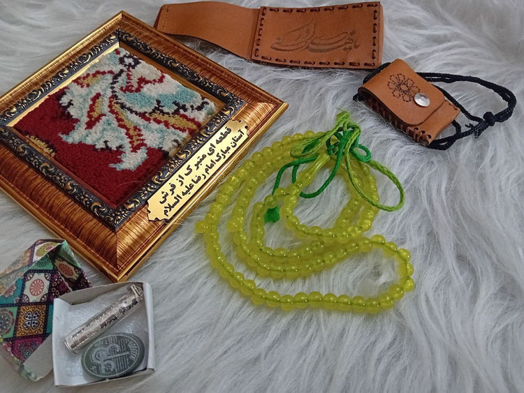 کادو روز مرد حرز امام جواد (ع)پک کامل همراه قطعه ای متبرک از فرش استان قدس رضوی